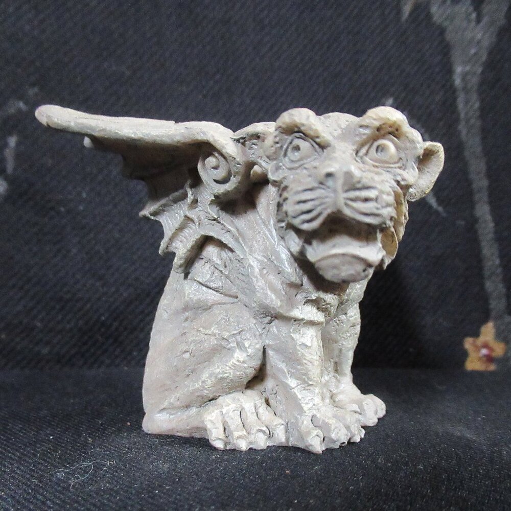Mini Winged Dog Gargoyle Guardian Statue - Picture 6 of 6